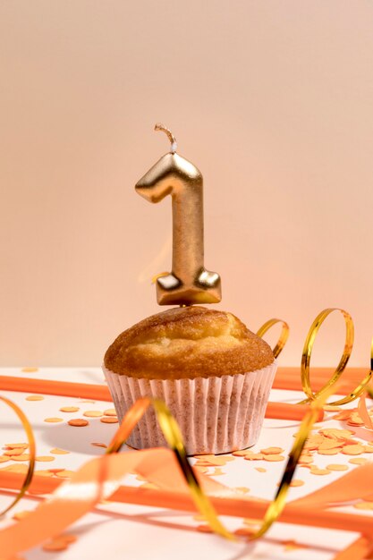 Cupcake anniversario primo piano sul tavolo