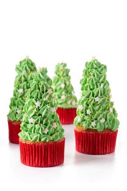 Cupcakes dell'albero di Natale isolati su sfondo bianco