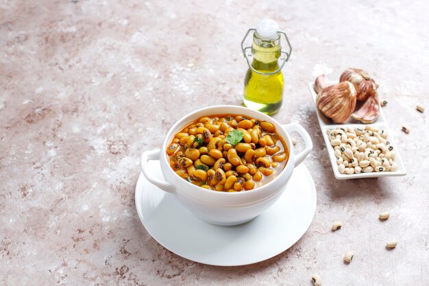 Curry di fagioli dagli occhi neri, cucina indiana.