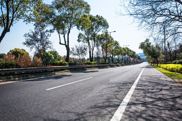 Curva paesaggio modo su strada