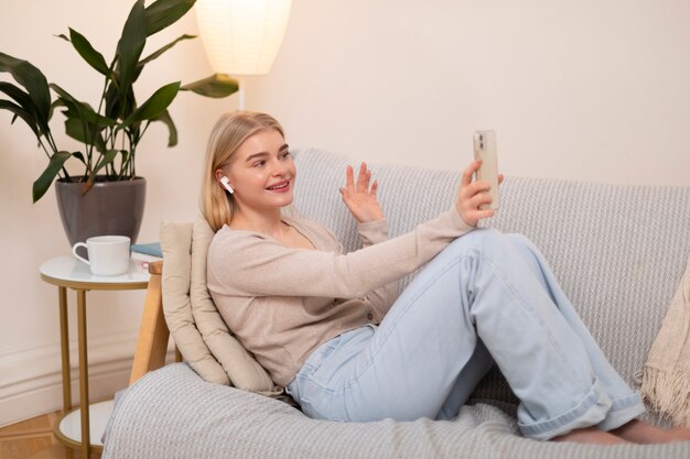 Data virtuale della donna a tutto campo