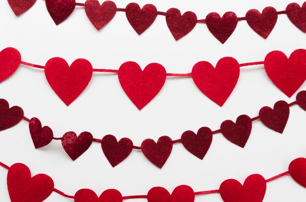 Decorazione a forma di cuore rosso e rosso scuro