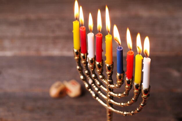 Decorazione Hanukkah con candele