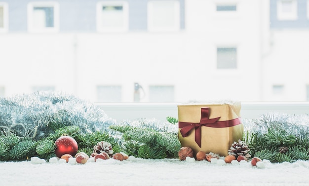 Decorazioni di Natale con un regalo d&#39;oro