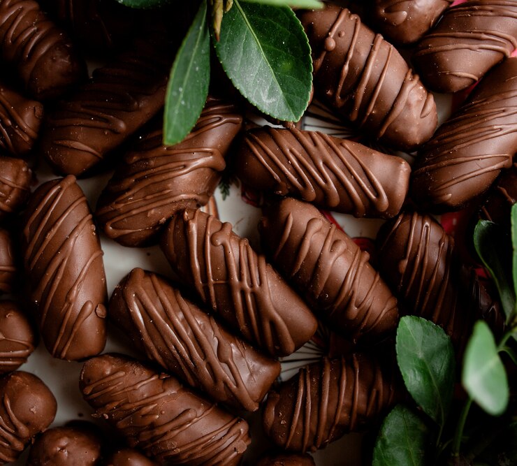 Foto gratuito delizie al cioccolato sul tavolo