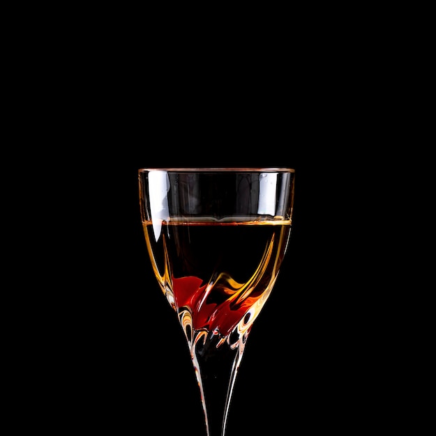 Deliziosa bevanda in un elegante bicchiere alto
