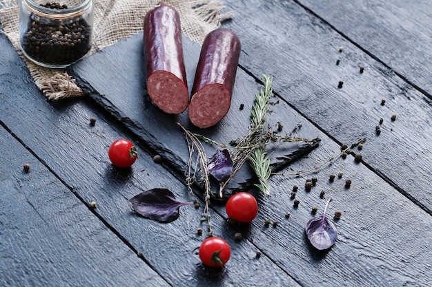 Deliziosa carne con ingredienti