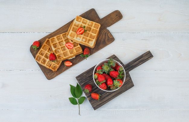 Deliziosa colazione con cialde e frutta