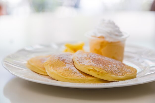 Deliziosa colazione con frittelle