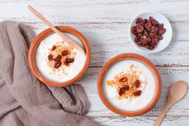 Deliziosa colazione con frutta e avena