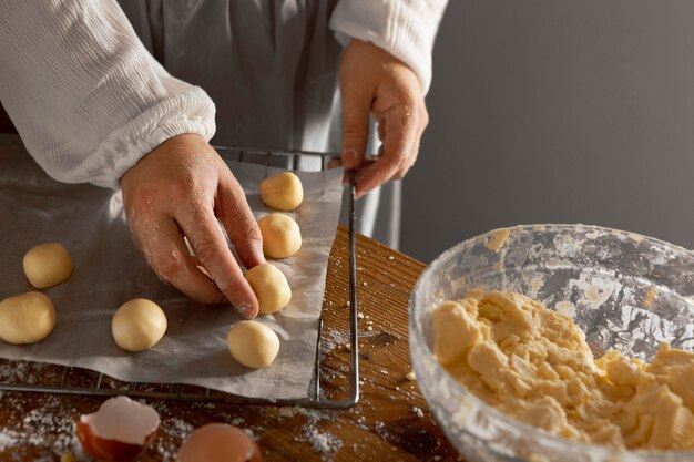 Deliziosa composizione per fare il pane al formaggio