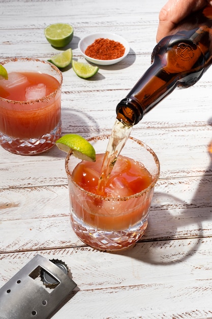 Deliziosa disposizione delle bevande michelada?