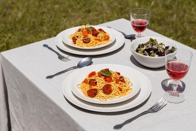 Deliziosa pasta con fette di chorizo