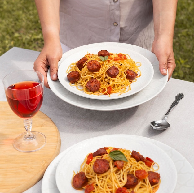 Deliziosa pasta con fette di chorizo