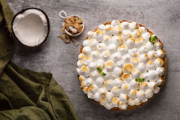 Deliziosa torta con vista dall'alto di cocco