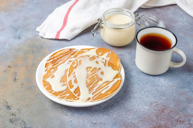 Deliziose frittelle con latte condensato.