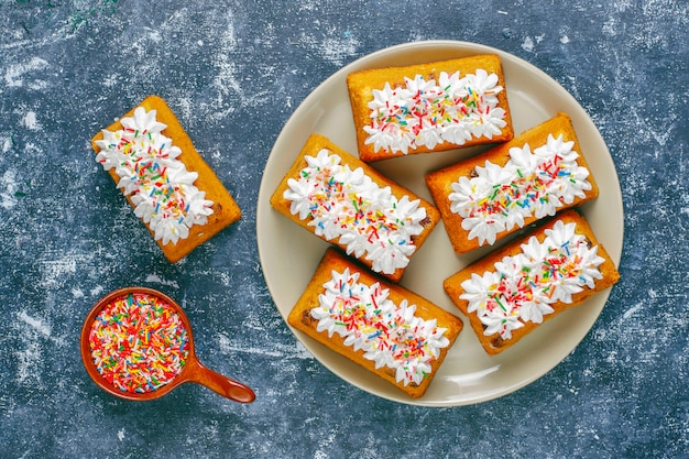 Deliziose torte di frutta fatte in casa, torte all'uvetta