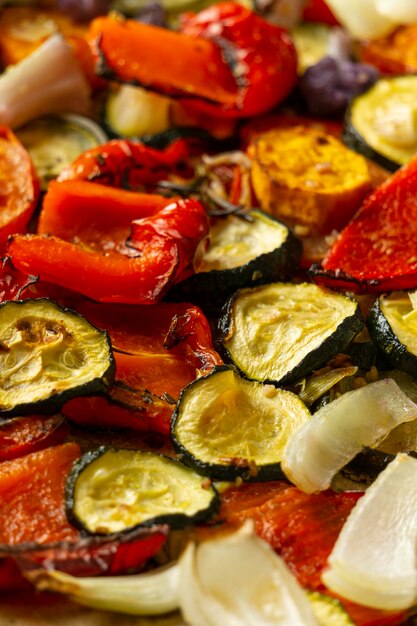 Deliziose verdure al forno ad alto angolo