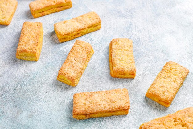 Deliziosi biscotti al cocco fatti in casa.