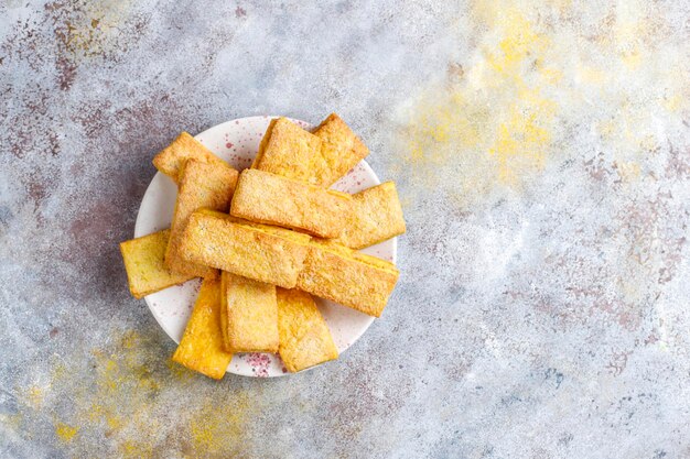 Deliziosi biscotti al cocco fatti in casa.