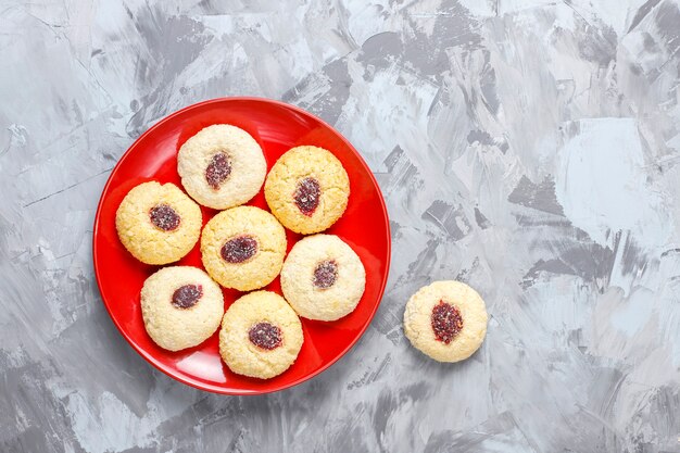 Deliziosi biscotti al lampone fatti in casa.