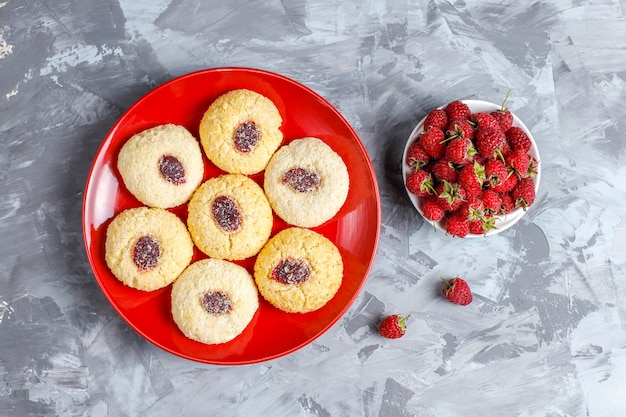 Deliziosi biscotti al lampone fatti in casa.