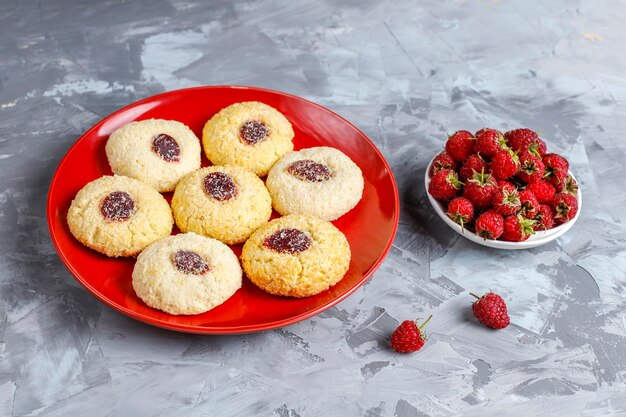 Deliziosi biscotti al lampone fatti in casa.