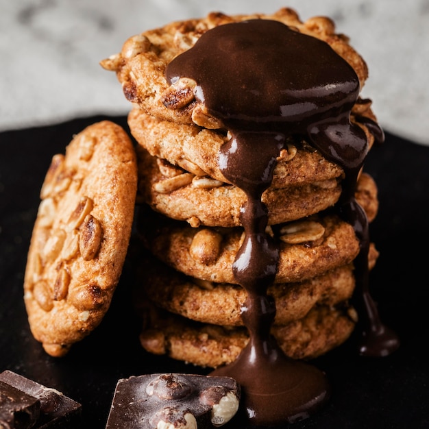 Deliziosi biscotti con cioccolato da vicino