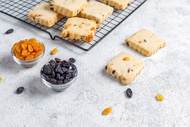 Deliziosi biscotti fatti in casa con uvetta.