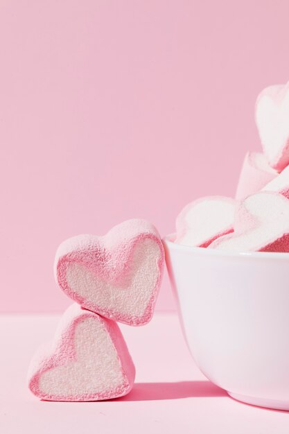 Deliziosi dolci a forma di cuore.