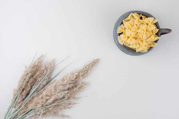 Deliziosi maccheroni aw in tazza antica