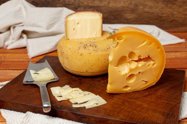 Deliziosi pezzi di fette di formaggio
