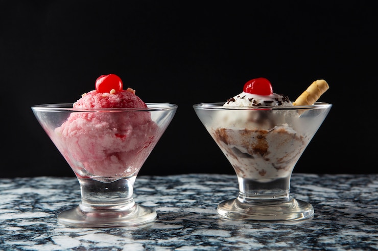 Foto gratuito delizioso assortimento di gelati