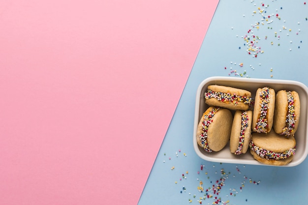 Delizioso concetto alfajores con copia spazio