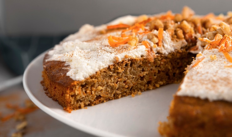 Foto gratuito delizioso dessert sano con carota