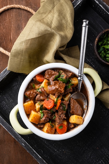 Delizioso gulasch pronto per la cena