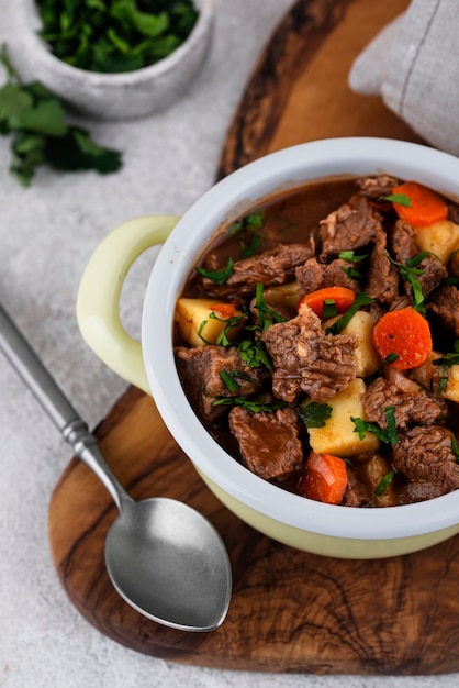 Delizioso gulasch pronto per la cena