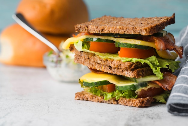 Delizioso panino con verdure