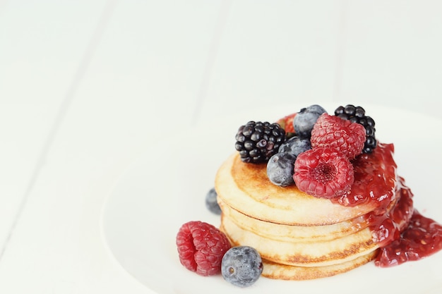 Dessert dei pancake su una tabella