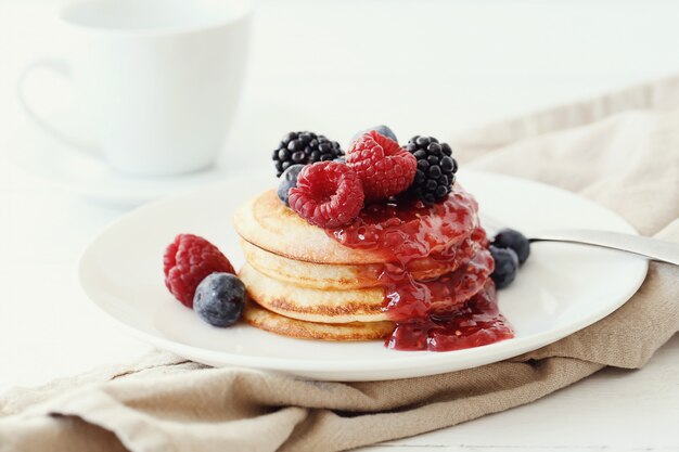 Dessert dei pancake su una tabella