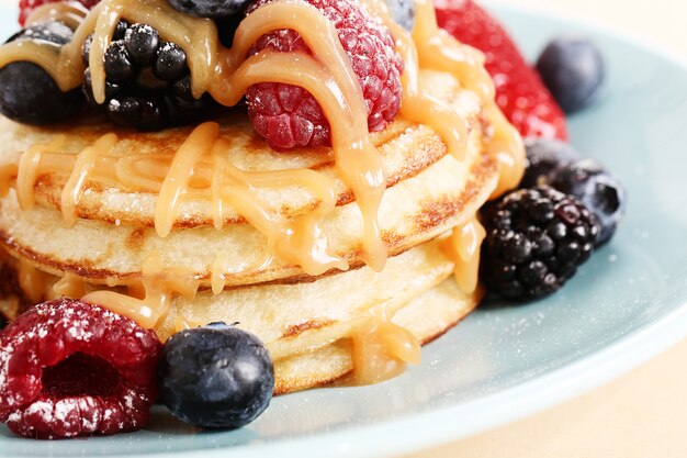 Dessert dei pancake su una tabella