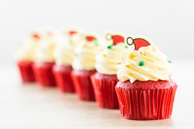 Dessert dolce con velluto rosso cupcake