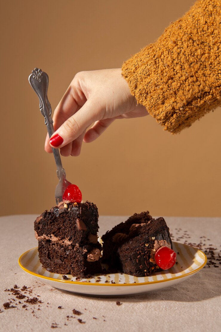 Foto gratuito dessert gastronomico ed elementi rappresentativi