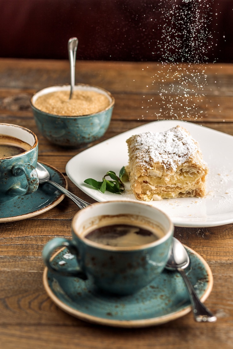 Foto gratuito dessert servito con il caffè
