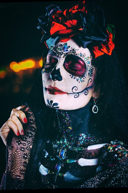 Dia de los muertos close-up ritratto di una giovane donna