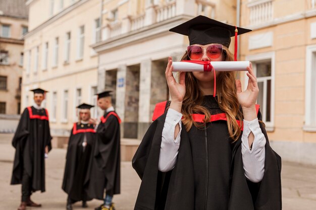 Diploma baciante ragazza