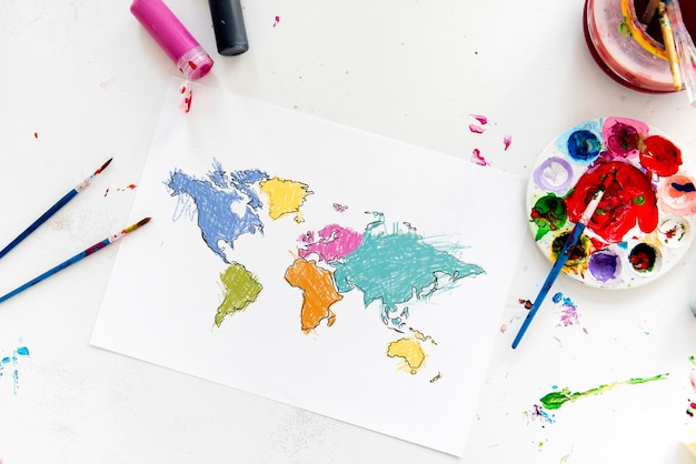 Disegno della mappa del mondo di cartografia con classe d'arte