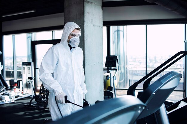 Disinfezione da palestra di attrezzature per il fitness