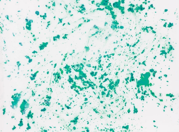 Disordine verde strutturato della polvere di colore di holi su priorità bassa bianca