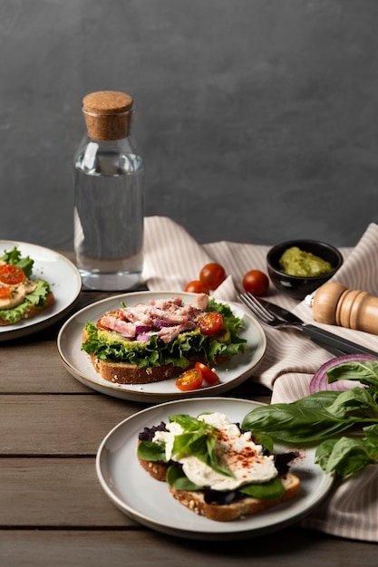 Disposizione a sandwich deliziosa ad alto angolo